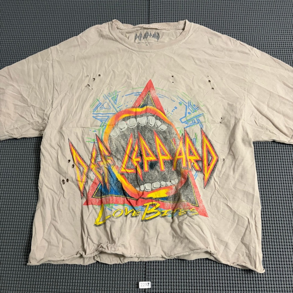 Def Leppard Love Bites Distressed Graphic Tee Tan Goodie Two Sleeves S/M